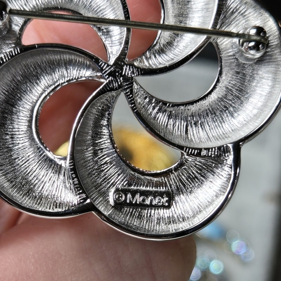 Monet Openwork Silver Floral Brooch Pin - Picture 12 of 15